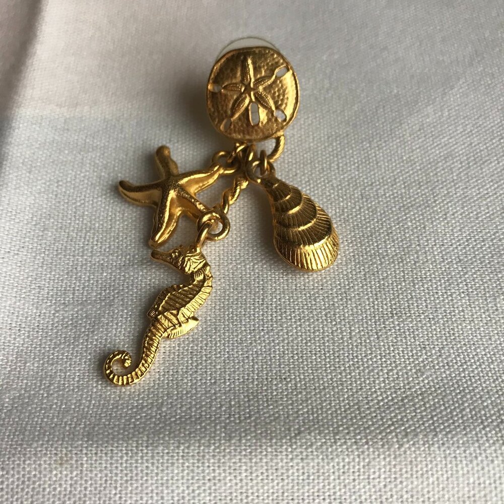 Seashore Scatter Pin w/Dangling Seahorse, Starfish, Sand Dollar & Mussel Charms
